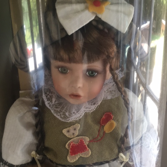 Collectible Memories Porcelain Doll. Limited Collector’s Edition. - Picture 2 of 5